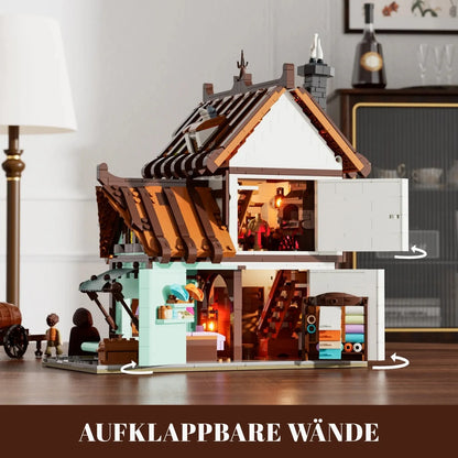 Aufklappbare Rückwände des Funwhole Medieval Tailor Shop Klemmbaustein-Sets zeigen beleuchtetes Inneres.