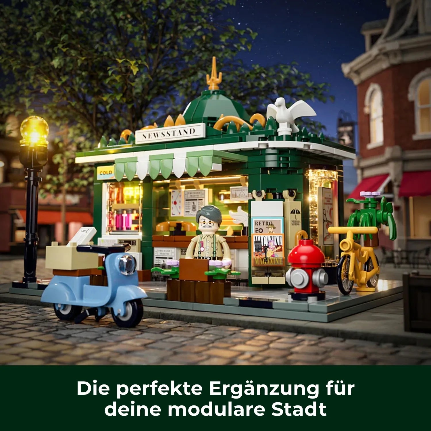 Beleuchtetes Funwhole Newsstand Klemmbaustein-Set bei Nacht als Ergänzung für modulare Städte, mit Roller und Fahrrad.