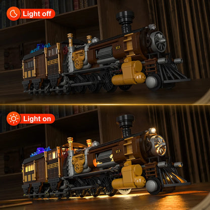 Vergleichsbild Funwhole Steampunk Lokomotive Klemmbaustein-Set: Zeigt Modell unbeleuchtet versus mit aktiviertem LED-Lichtset.