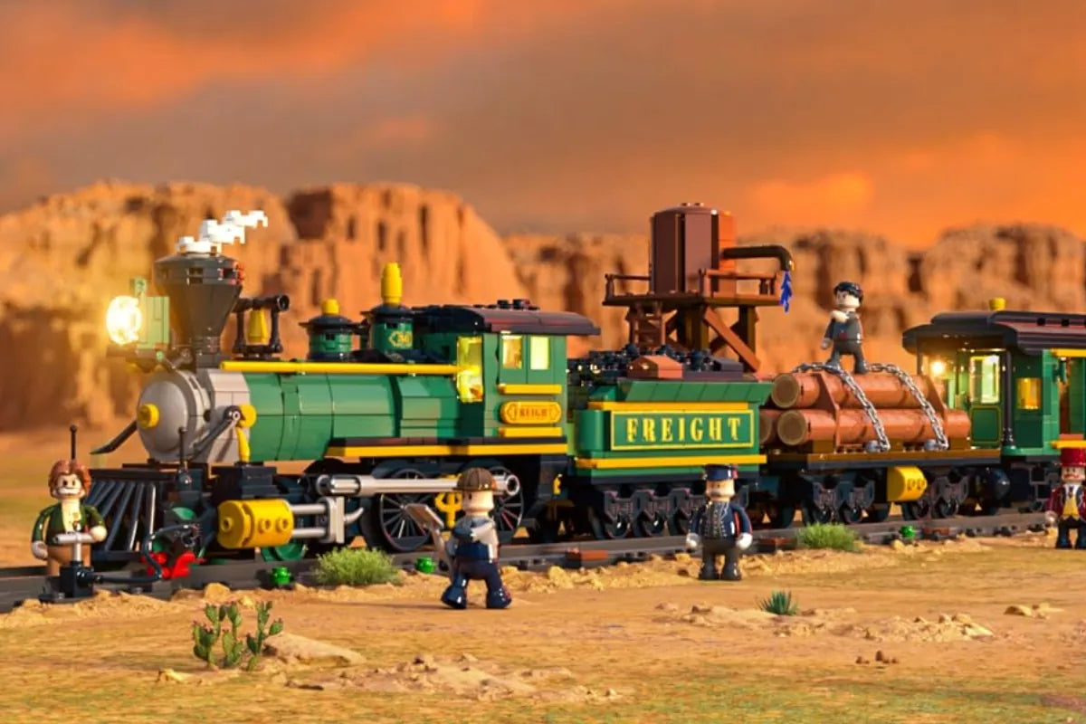 Klassische Eisenbahn als Klemmbaustein-Set: Grüne Dampflokomotive mit Holztransporter und Minifiguren in Wüstenlandschaft.