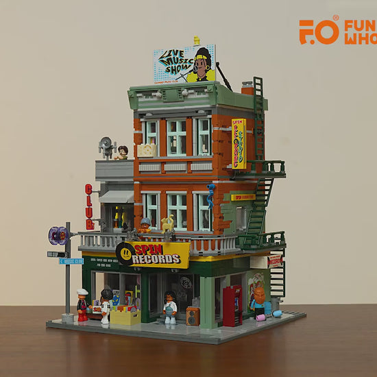 Unboxing und Detailansicht des Funwhole Record Store Plattenladen F9058 Klemmbausteine-Sets mit Beleuchtung.