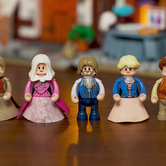 Unboxing und Detailansicht des Funwhole Mittelalter Medieval Tailor Shop F9038 Klemmbausteine-Sets mit Beleuchtung.