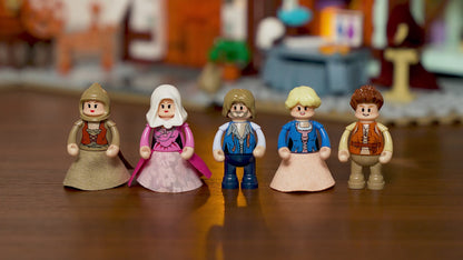 Unboxing und Detailansicht des Funwhole Mittelalter Medieval Tailor Shop F9038 Klemmbausteine-Sets mit Beleuchtung.