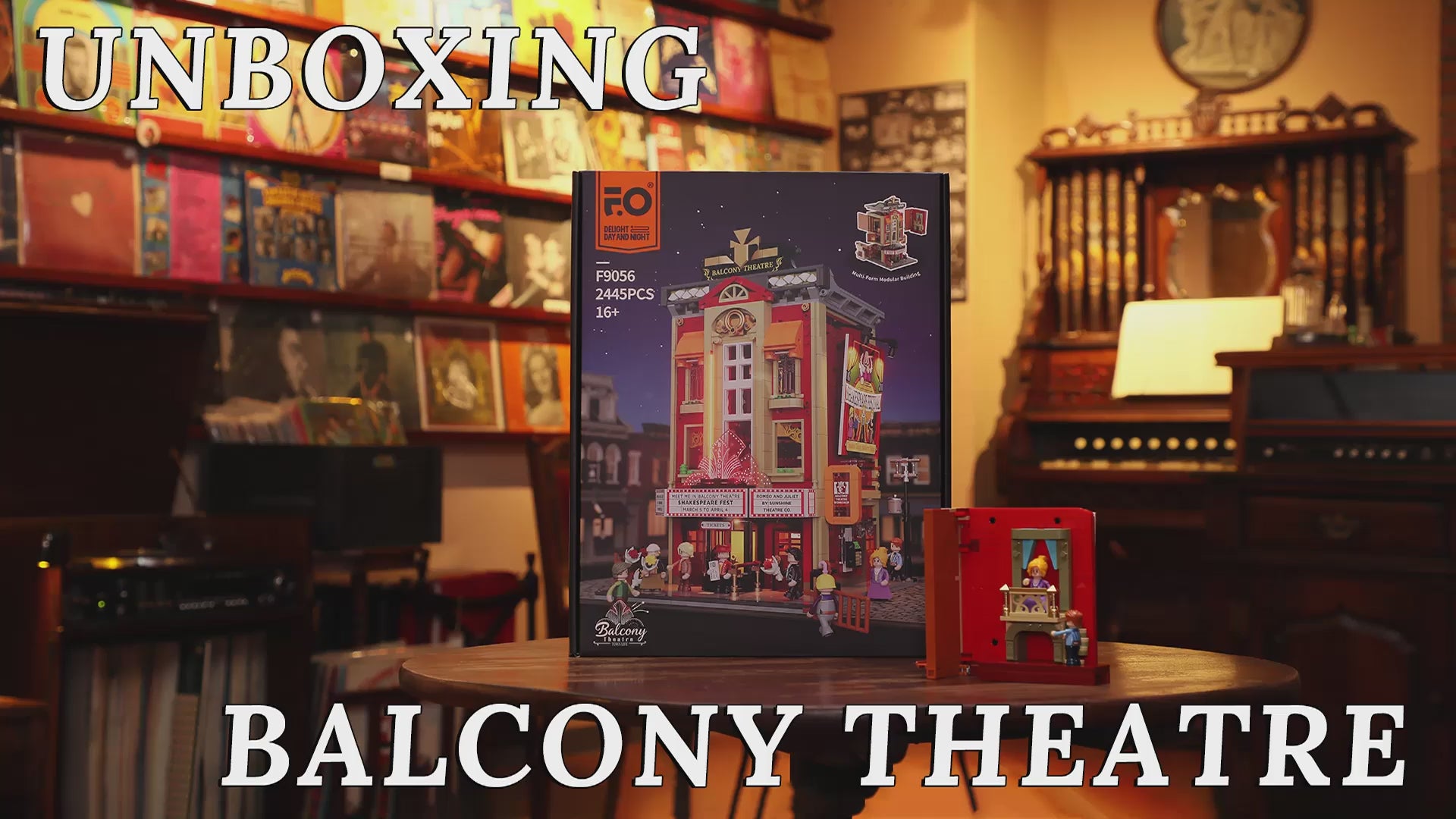Unboxing und Detailansicht des Funwhole Theater Balkon F9056 Klemmbausteine-Sets mit Beleuchtung.